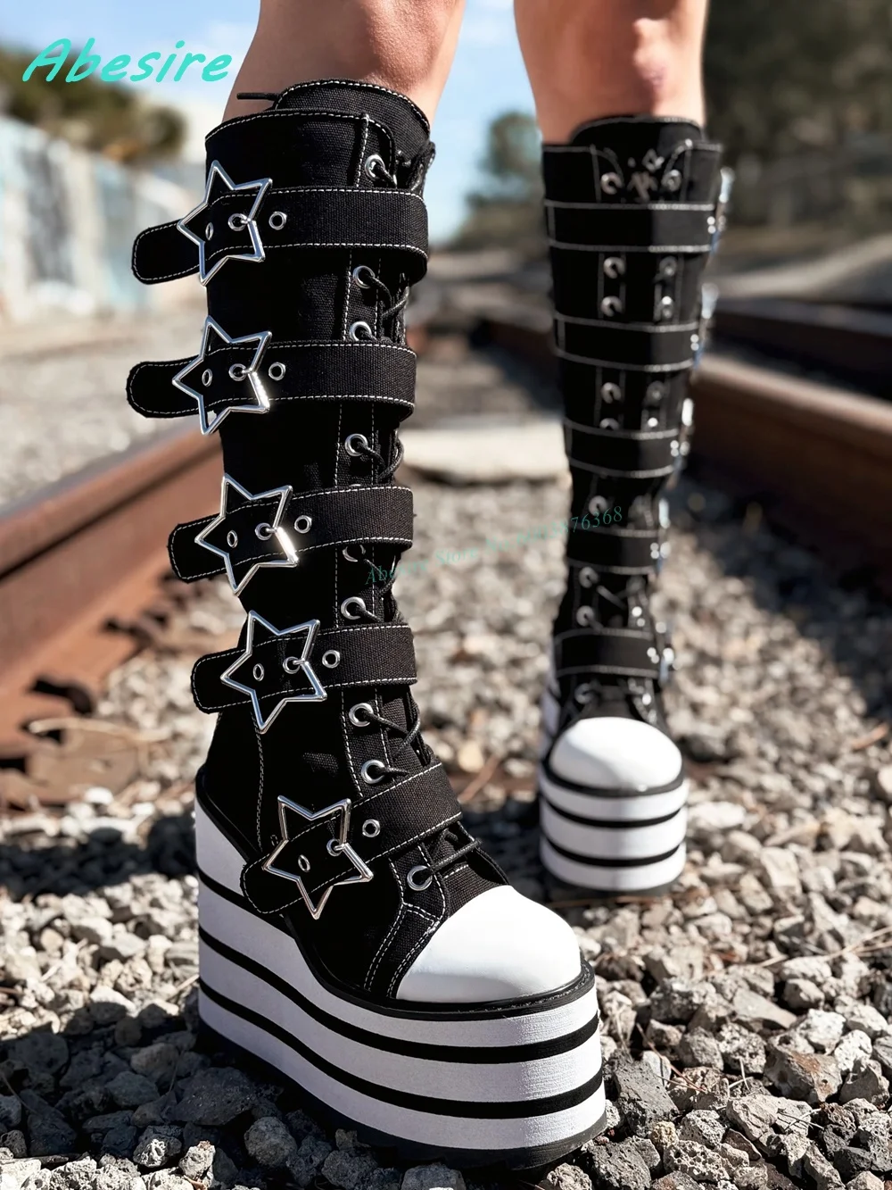 Winter Fashion Women Boots - Round Toe Platform White and Black